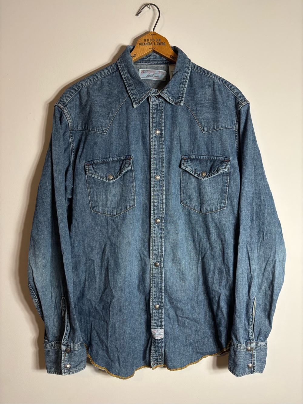 Vintage Levi’s Signature Denim Button Up Shirt Large
